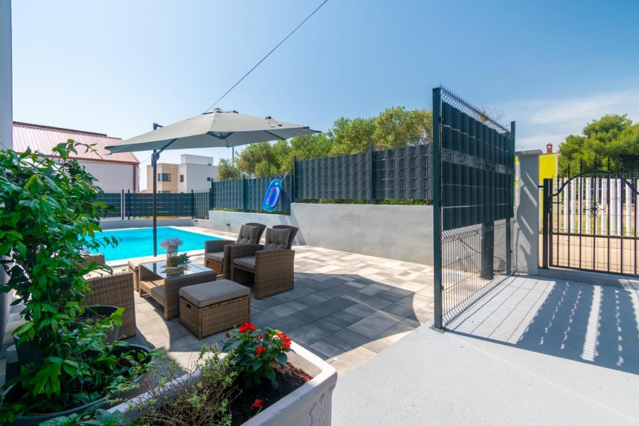Modern Apartment With Private Pool Bibinje Exterior foto