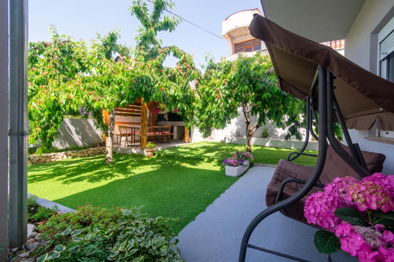 Modern Apartment With Private Pool Bibinje Exterior foto