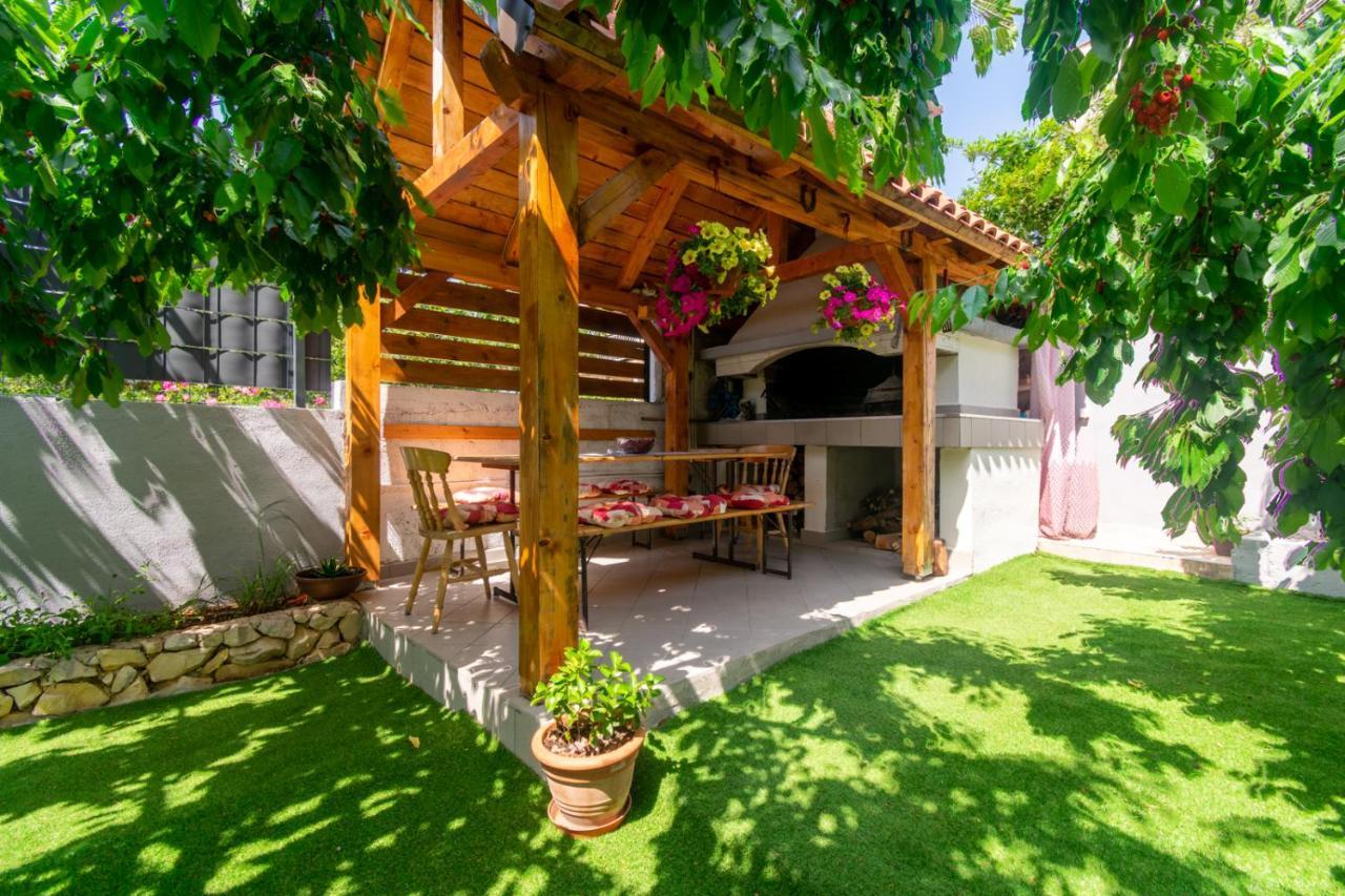 Modern Apartment With Private Pool Bibinje Exterior foto